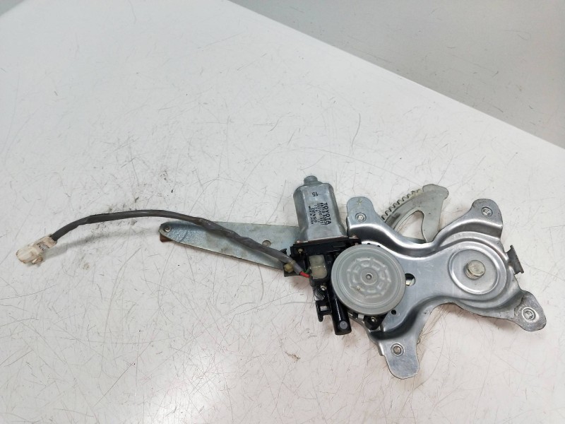 Recambio de elevalunas trasero derecho para lexus is200 (gxe10) 2.0 cat referencia OEM IAM 8571053030 0621009851 5P