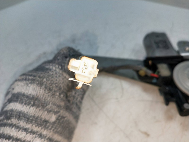 Recambio de elevalunas trasero derecho para lexus is200 (gxe10) 2.0 cat referencia OEM IAM 8571053030 0621009851 5P