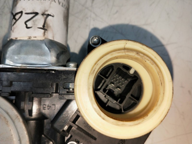 Recambio de elevalunas delantero izquierdo para toyota yaris 1.4 turbodiesel cat referencia OEM IAM 857020F010 983712100 3P