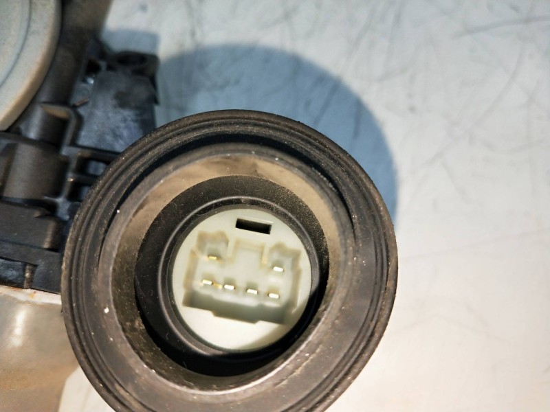 Recambio de elevalunas delantero derecho para toyota yaris connect referencia OEM IAM 857100D100 973582100 5P