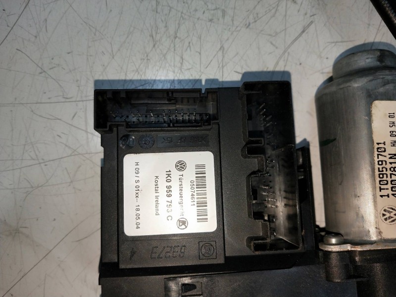 Recambio de elevalunas delantero izquierdo para volkswagen caddy ka/kb (2k) 1.9 tdi referencia OEM IAM 1T0959701 400781N 5P