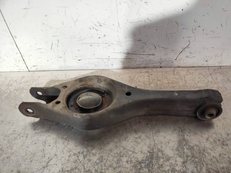 Recambio de brazo suspension superior trasero izquierdo para kia cee´d drive referencia OEM IAM   