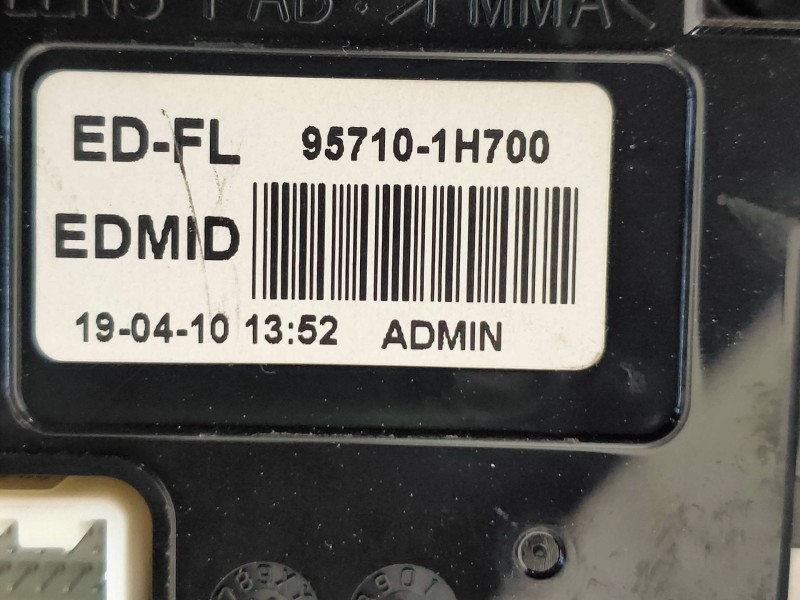 Recambio de pantalla multifuncion para kia cee´d drive referencia OEM IAM 957101H700  