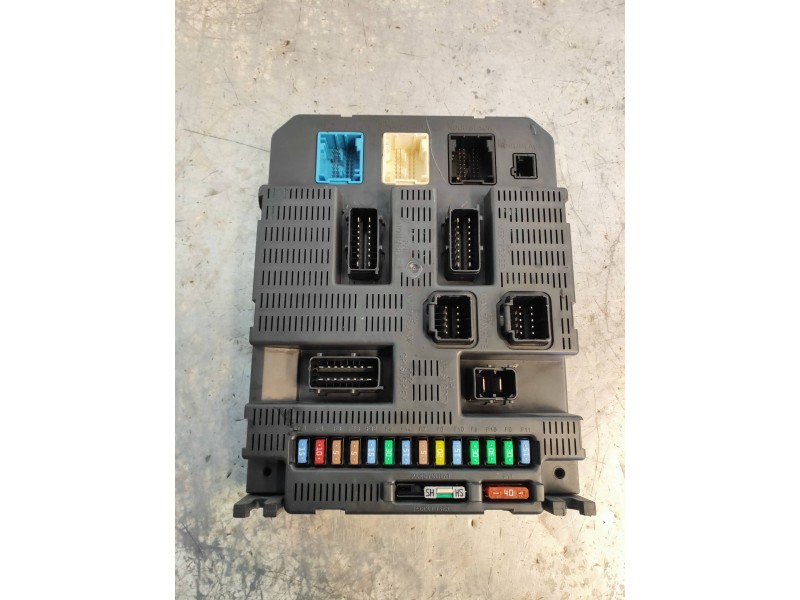 Recambio de caja reles / fusibles para peugeot 308 confort referencia OEM IAM 9663798180 BSI2004P0200 
