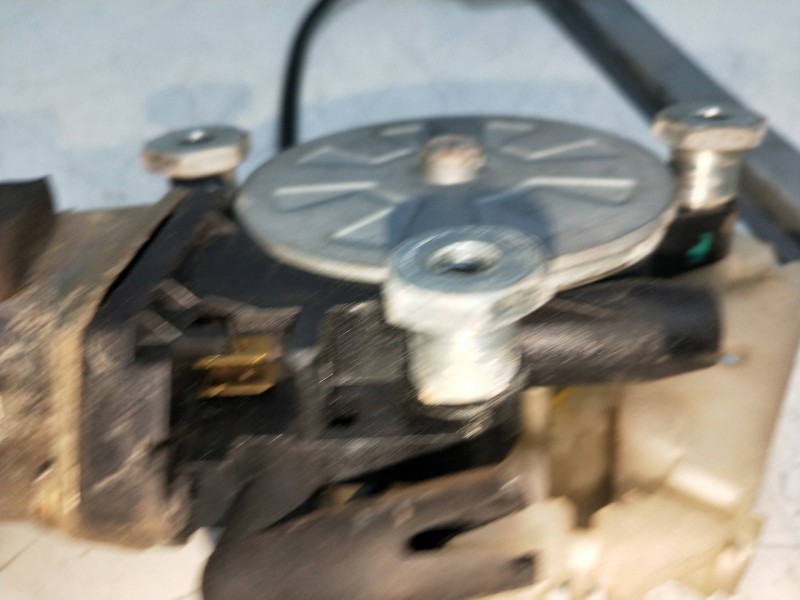 Recambio de elevalunas delantero derecho para volvo v40 familiar 1.9 diesel cat referencia OEM IAM 113136102  5P