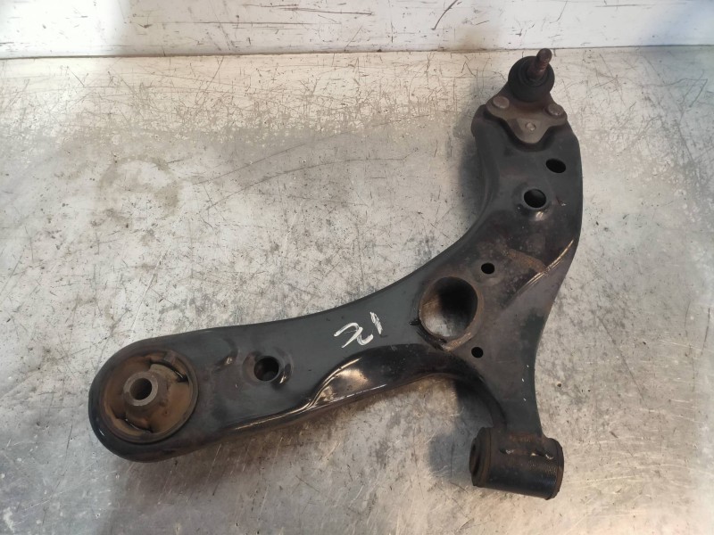 Recambio de brazo suspension inferior delantero izquierdo para toyota prius (nhw30) plug-in hybrid advance referencia OEM IAM   