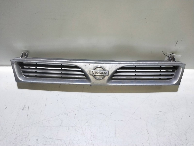 Recambio de rejilla delantera para nissan sunny berlina (n14) lx referencia OEM IAM   