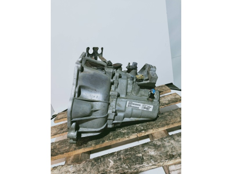 Recambio de caja cambios para chrysler sebring berlina (jr41) 2.0 le referencia OEM IAM 4670290AG NUT350 4677 AK938192