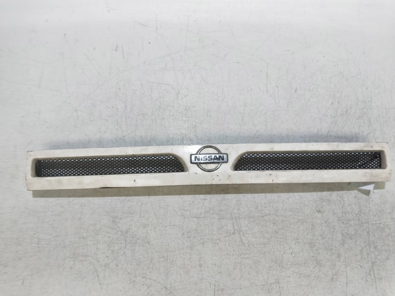Recambio de rejilla delantera para nissan trade 2.3d referencia OEM IAM   