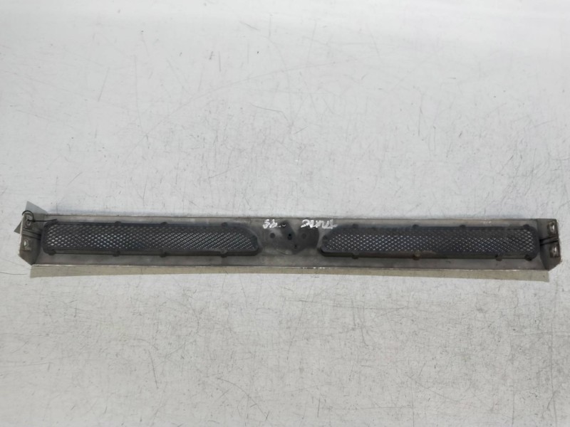 Recambio de rejilla delantera para nissan trade 2.3d referencia OEM IAM   