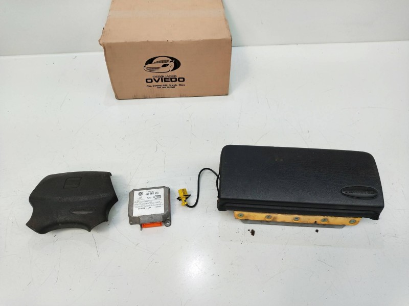Recambio de kit airbag para seat toledo (1l) 1.9 tdi referencia OEM IAM    Recambio de kit airbag para seat toledo (1l) 1.9 tdi referencia OEM IAM