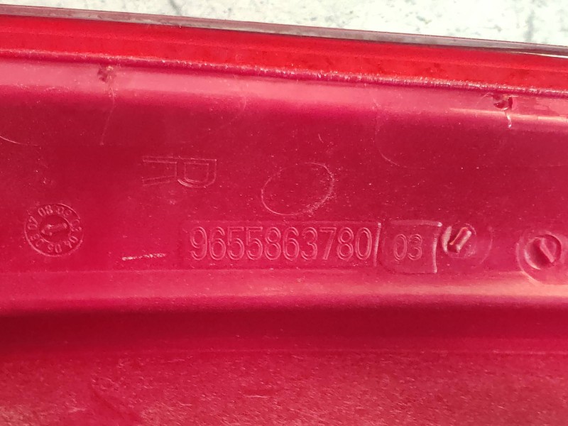 Recambio de piloto trasero derecho para citroen c4 berlina exclusive referencia OEM IAM 9655863780  