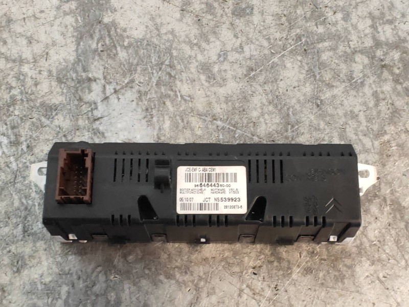 Recambio de pantalla multifuncion para citroen c4 berlina exclusive referencia OEM IAM 966464438000  
