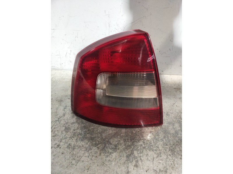 Recambio de piloto trasero izquierdo para skoda octavia berlina (1z3) trend referencia OEM IAM 1Z5945095B 1Z5945111B 