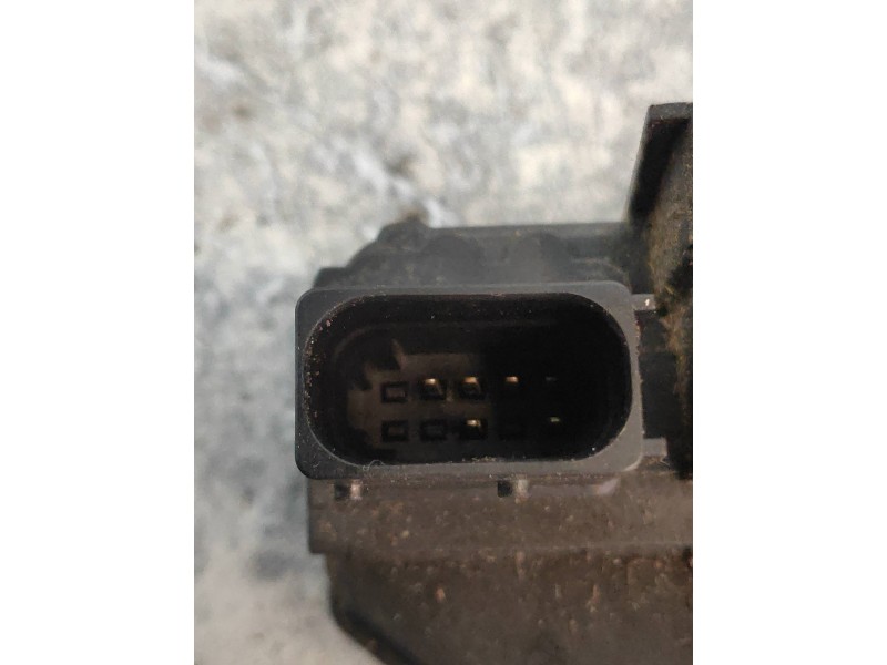 Recambio de motor cierre centralizado trasero derecho para opel astra j lim. 1.7 16v cdti referencia OEM IAM   