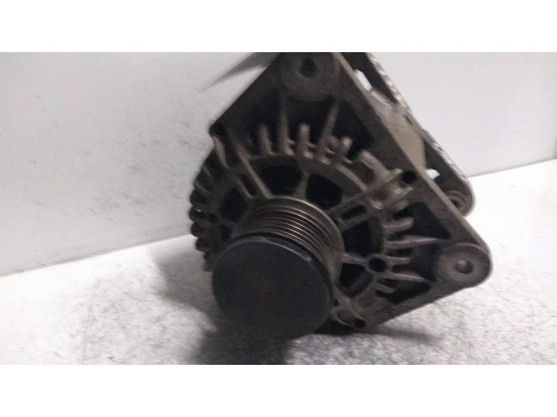 Recambio de alternador para nissan tiida (c11x/sc11x) acenta referencia OEM IAM 8200667608A VALEO 15DCI