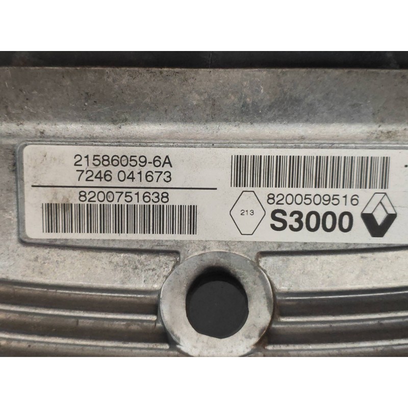 Recambio de centralita motor uce para renault megane ii berlina 5p 2.0 referencia OEM IAM 215860596A 8200509516 S3000 8200751638