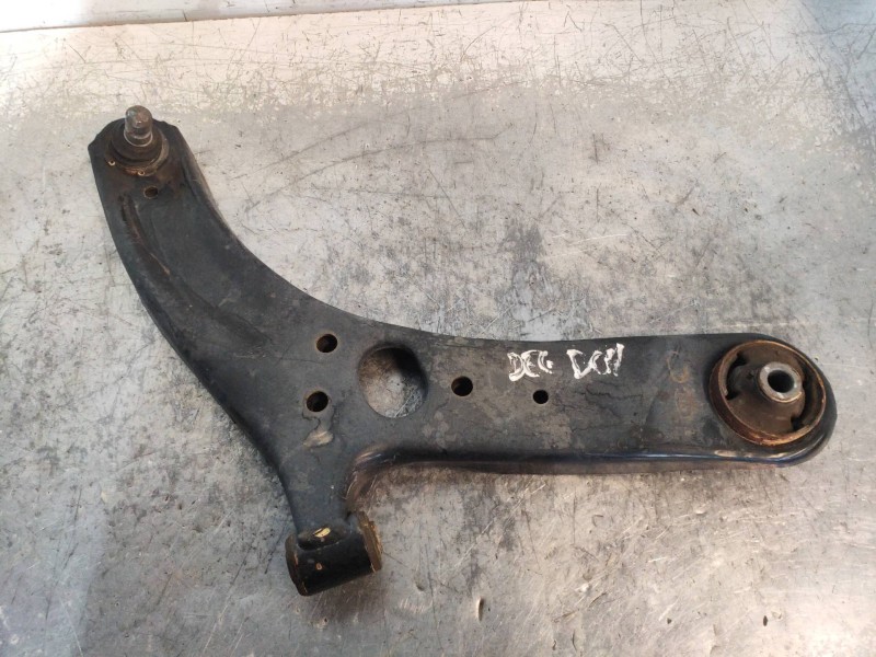 Recambio de brazo suspension inferior delantero derecho para kia rio (yb) attract referencia OEM IAM   