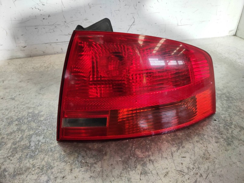 Recambio de piloto trasero derecho para audi a4 berlina (8e) 2.7 tdi (dpf) referencia OEM IAM   