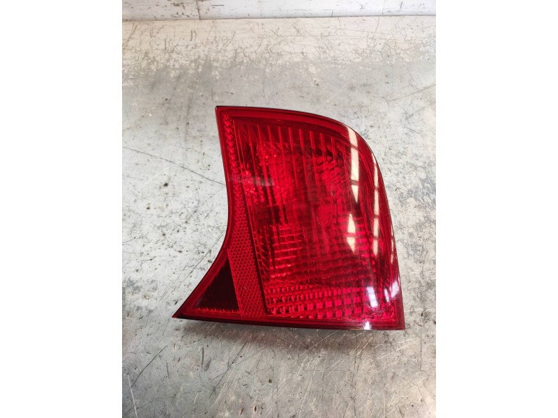 Recambio de piloto trasero derecho interior para audi a4 berlina (8e) 2.7 tdi (dpf) referencia OEM IAM   