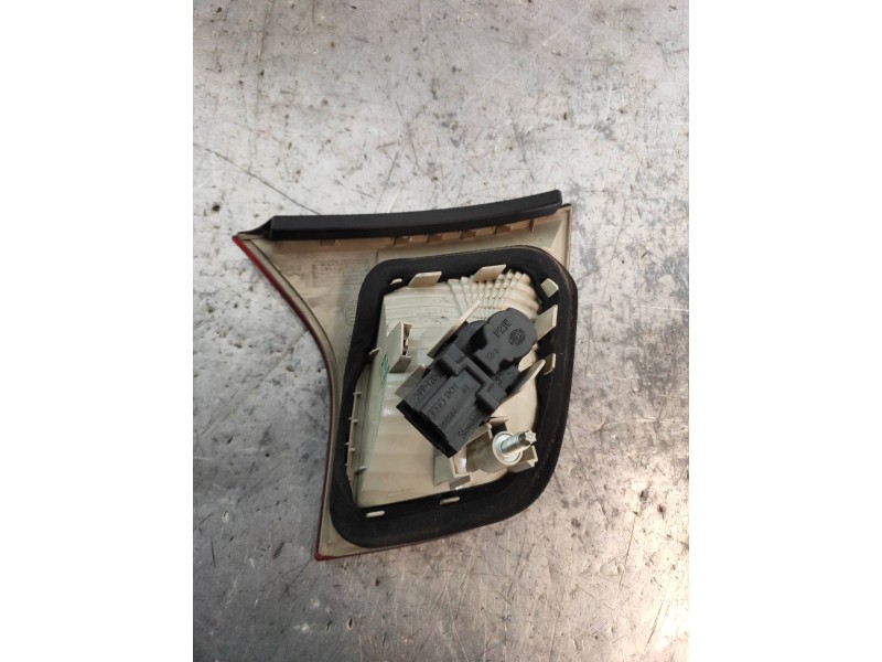 Recambio de piloto trasero derecho interior para audi a4 berlina (8e) 2.7 tdi (dpf) referencia OEM IAM   