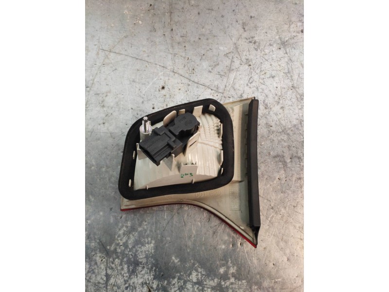 Recambio de piloto trasero izquierdo interior para audi a4 berlina (8e) 2.7 tdi (dpf) referencia OEM IAM 8E5945093A  