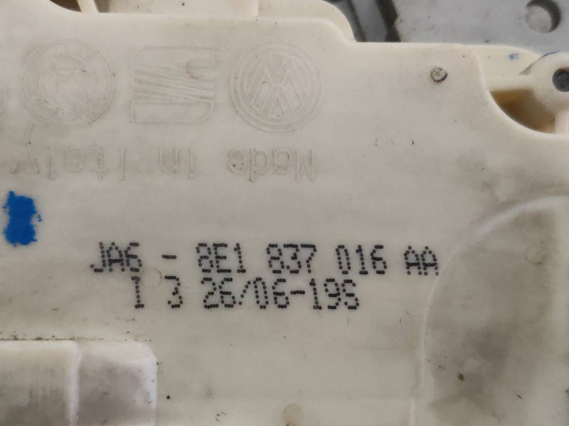 Recambio de motor cierre centralizado delantero derecho para audi a4 berlina (8e) 2.7 tdi (dpf) referencia OEM IAM 8E1837016AA  