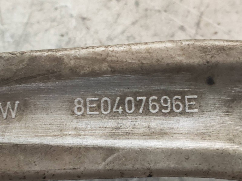 Recambio de brazo suspension inferior delantero derecho para audi a4 berlina (8e) 2.7 tdi (dpf) referencia OEM IAM 8E0407696E  