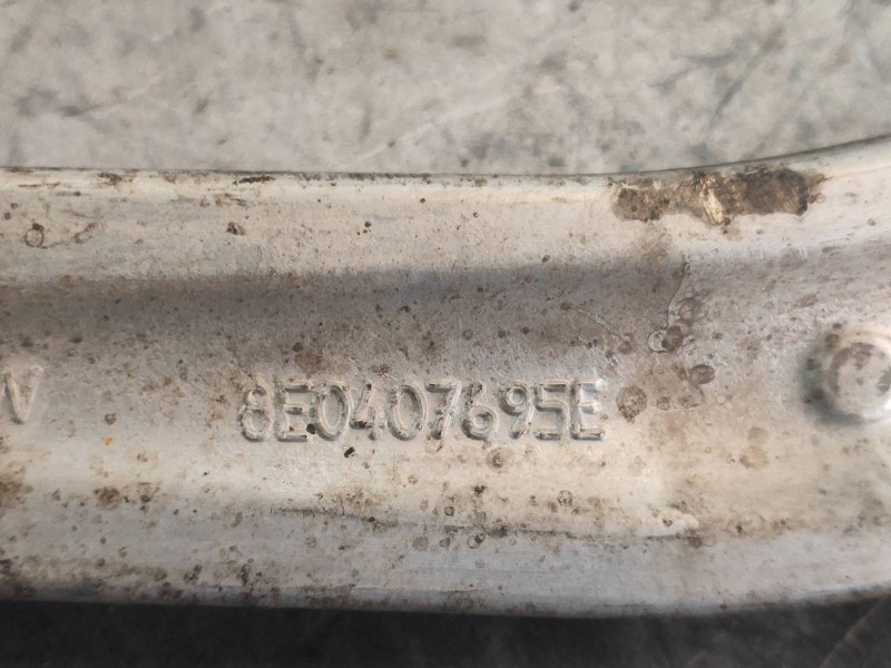 Recambio de brazo suspension inferior delantero izquierdo para audi a4 berlina (8e) 2.7 tdi (dpf) referencia OEM IAM 8E0407695E 