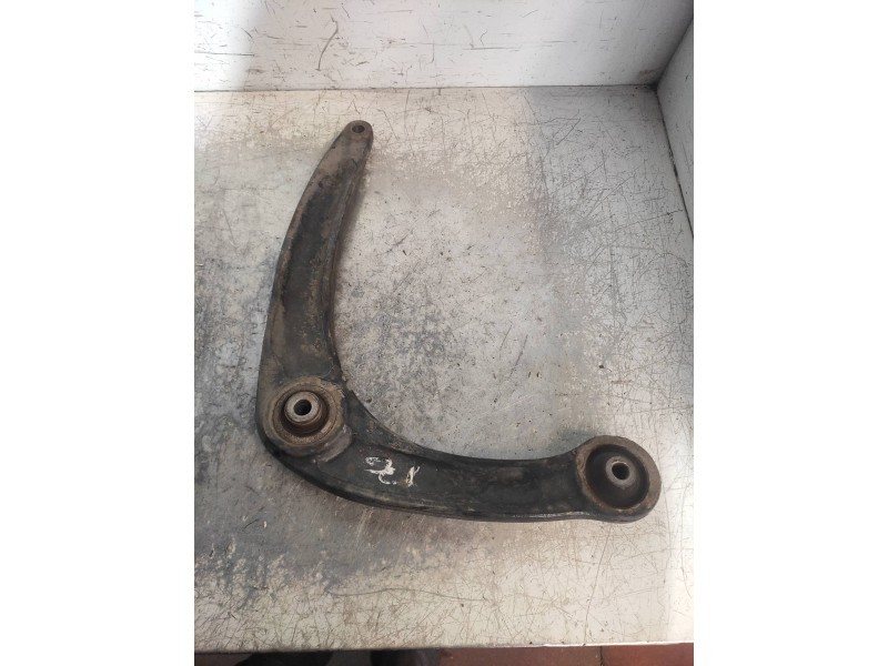 Recambio de brazo suspension inferior delantero izquierdo para peugeot 308 confort referencia OEM IAM   