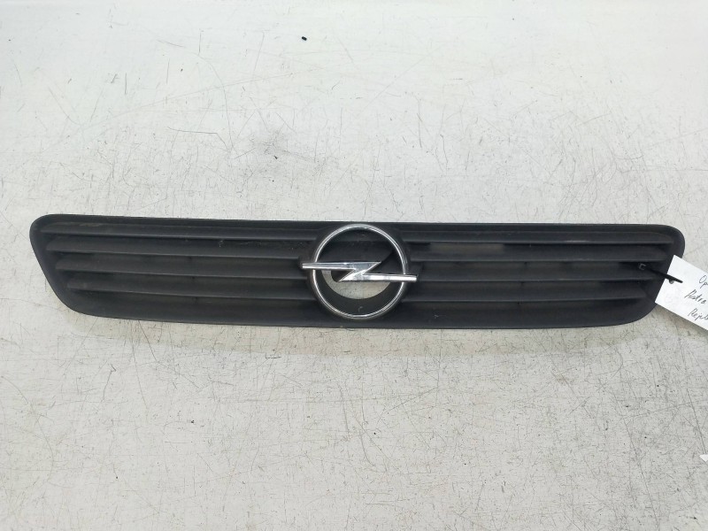 Recambio de rejilla delantera para opel astra g berlina 2.0 dti referencia OEM IAM   