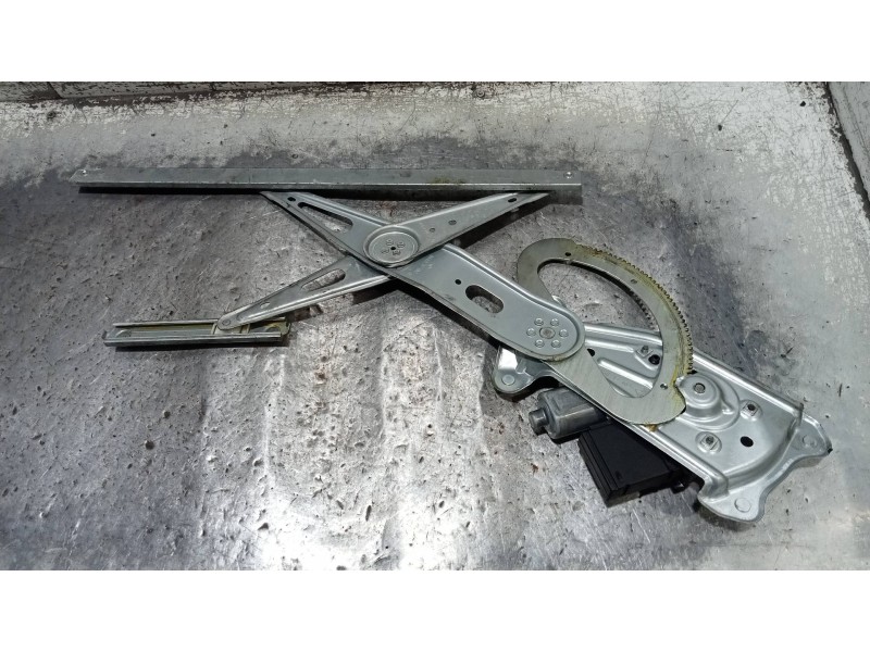 Recambio de elevalunas delantero derecho para renault scenic iii dynamique referencia OEM IAM 807302741R 915943200 916834200 5P