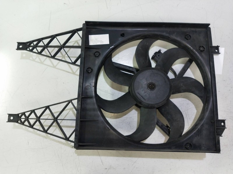 Recambio de electroventilador para volkswagen fox (5z1) básico referencia OEM IAM 6Q0121207N  