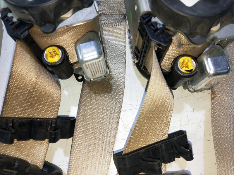 Recambio de juego cinturones delantero para chrysler sebring berlina 2.0 crd cat referencia OEM IAM   4P