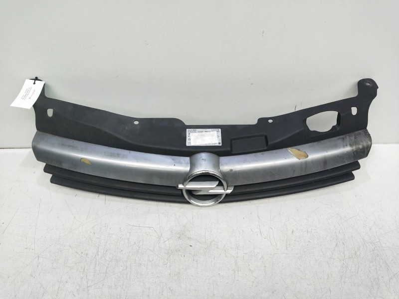 Recambio de rejilla delantera para opel astra h berlina cosmo referencia OEM IAM   