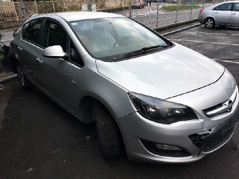 opel astra j lim. del año 2014