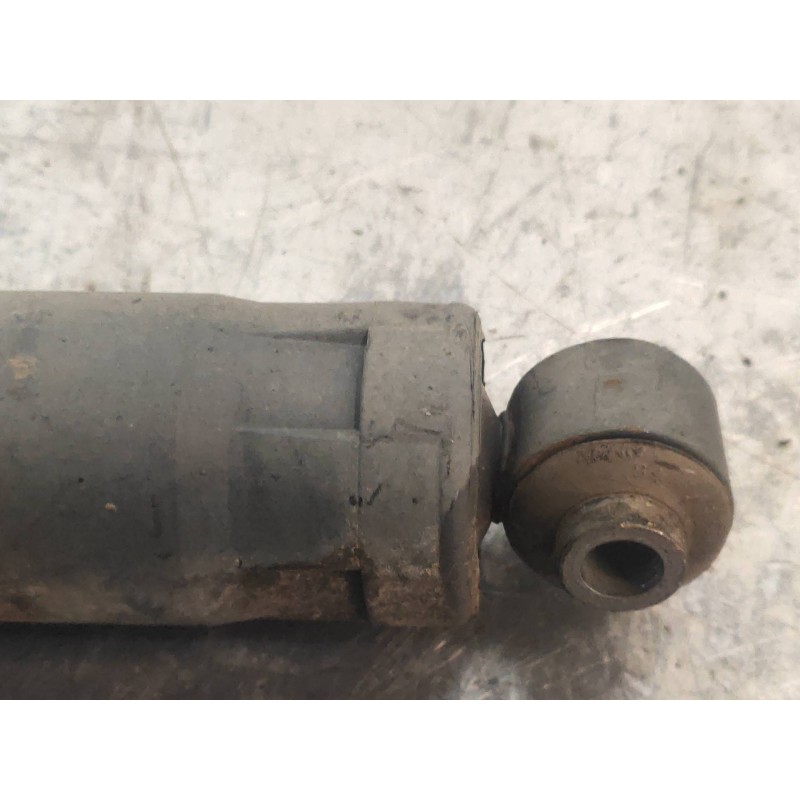 Recambio de amortiguador trasero derecho para jeep gr.cherokee (wj/wg) 2.7 crd limited referencia OEM IAM 52008950AK 2A19432A 