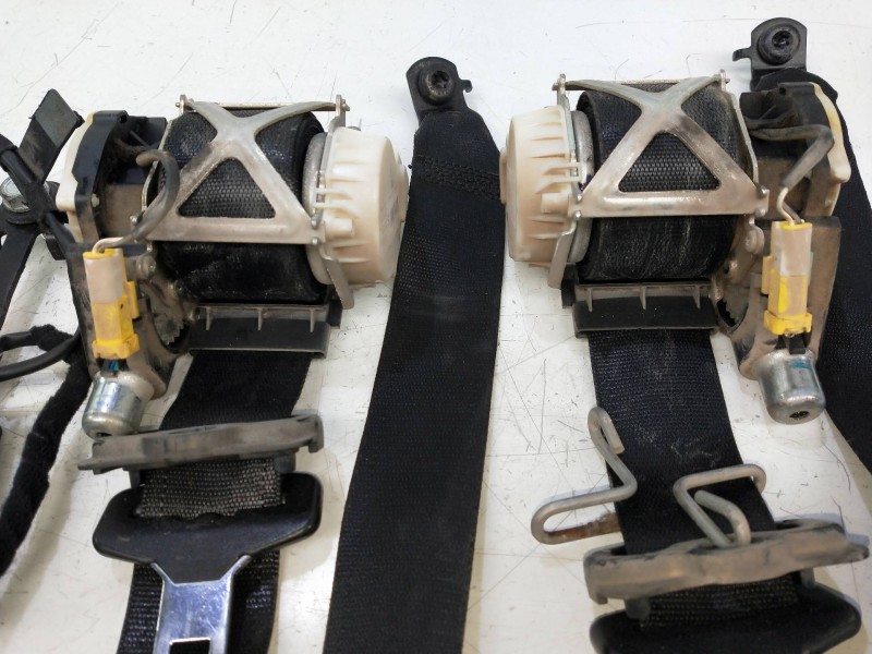 Recambio de juego cinturones delantero para fiat bravo (198) 1.9 16v dynamic multijet referencia OEM IAM   5P