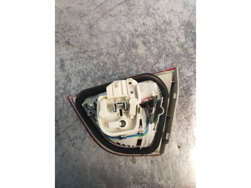 Recambio de piloto trasero izquierdo interior para bmw serie 3 berlina (e90) 320d referencia OEM IAM 7154155  