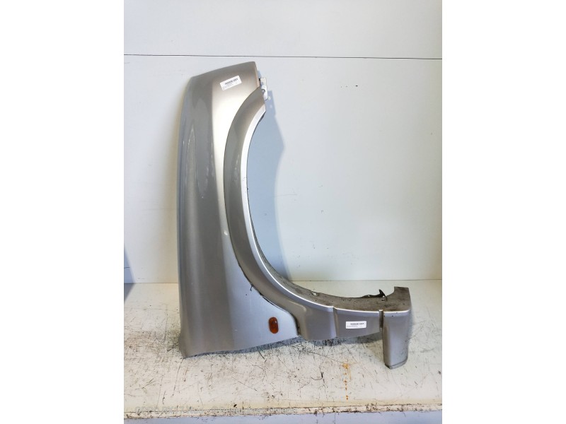 Recambio de aleta delantera derecha para mitsubishi l 300 (p00) combi referencia OEM IAM   