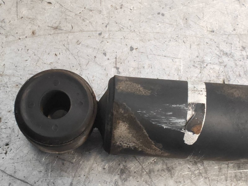 Recambio de amortiguador trasero derecho para mitsubishi l 300 (p00) combi referencia OEM IAM   