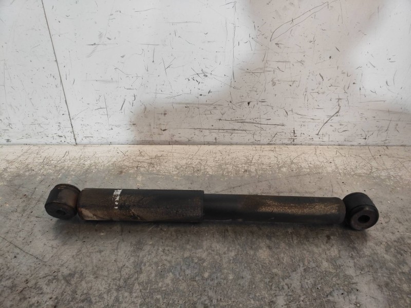 Recambio de amortiguador trasero izquierdo para mitsubishi l 300 (p00) combi referencia OEM IAM   