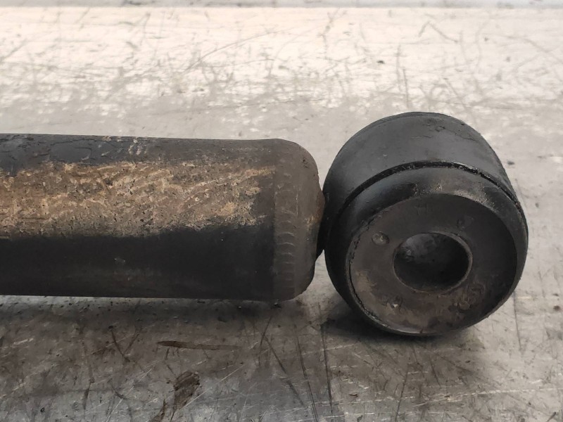 Recambio de amortiguador trasero izquierdo para mitsubishi l 300 (p00) combi referencia OEM IAM   