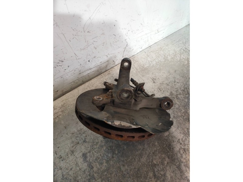 Recambio de mangueta delantera izquierda para mitsubishi l 300 (p00) combi referencia OEM IAM   