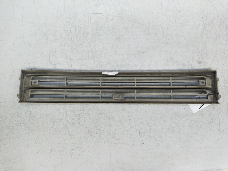Recambio de rejilla delantera para isuzu van midi 2.2 diesel referencia OEM IAM   