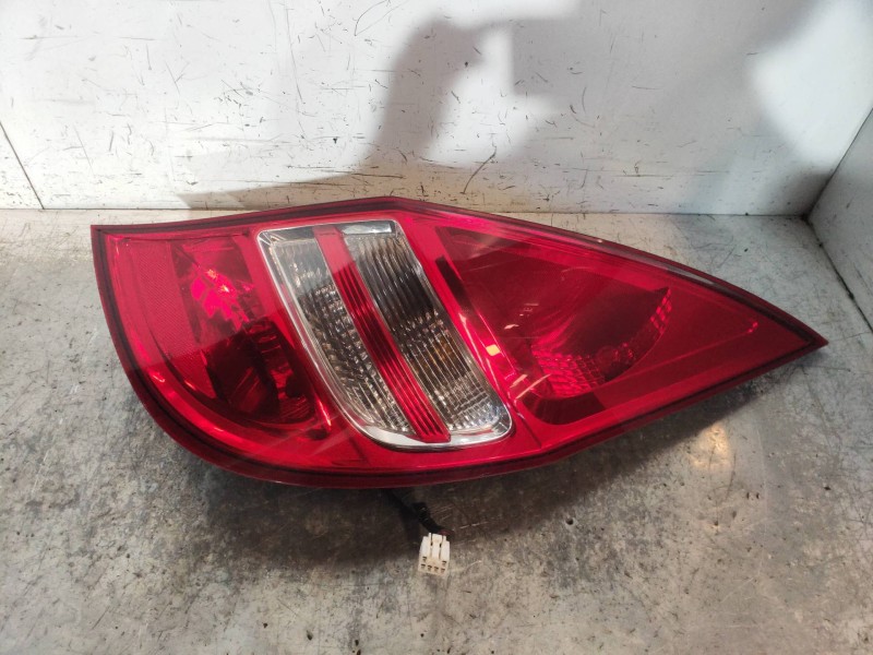 Recambio de piloto trasero derecho para hyundai i30 1.6 crdi cat referencia OEM IAM 924022R0  