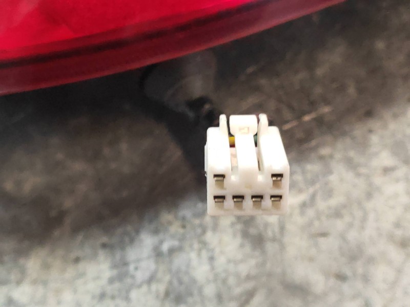 Recambio de piloto trasero derecho para hyundai i30 1.6 crdi cat referencia OEM IAM 924022R0  