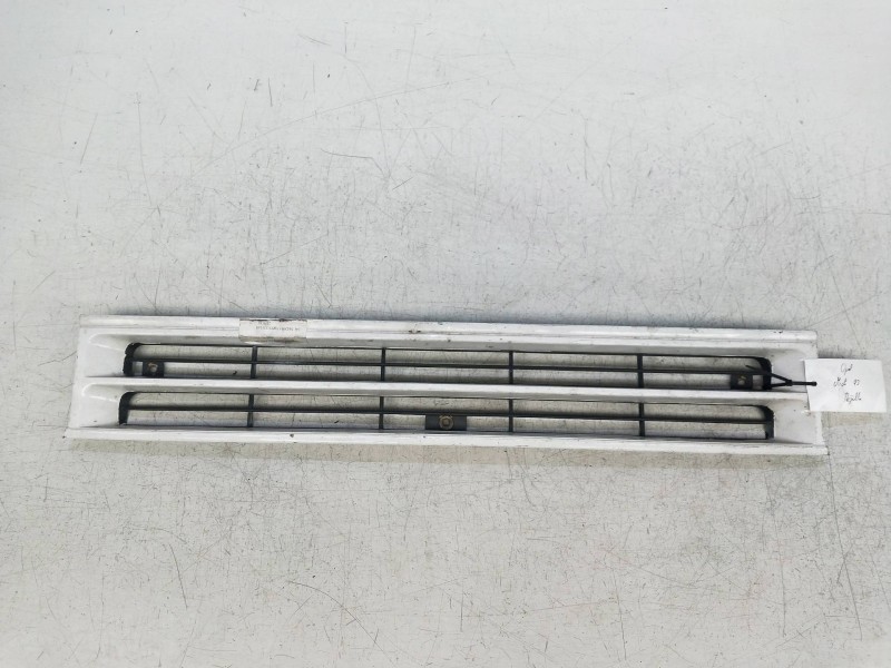 Recambio de rejilla delantera para isuzu van midi 2.2 diesel referencia OEM IAM   