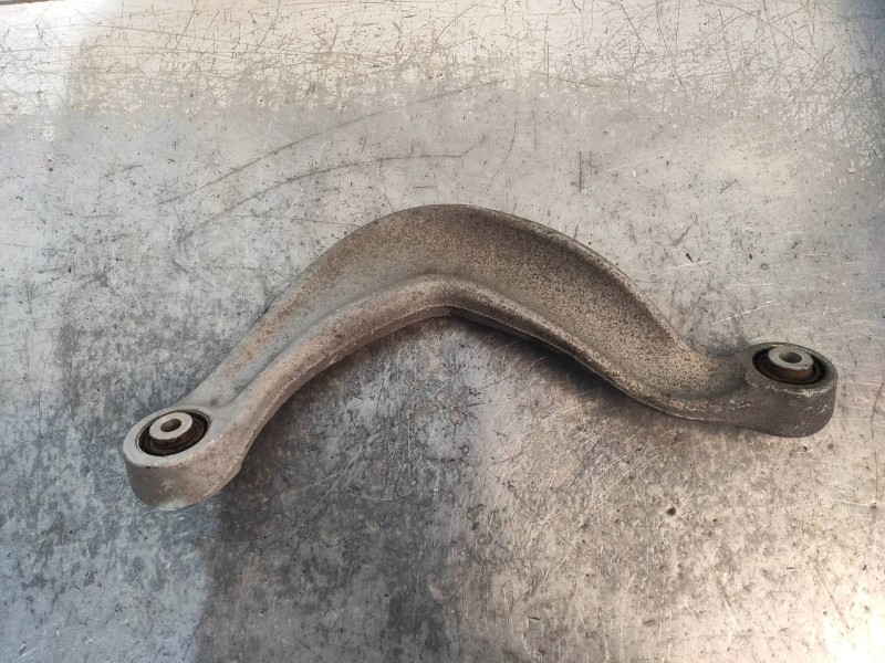 Recambio de brazo suspension superior trasero izquierdo para audi a4 ber. (b8) básico quattro referencia OEM IAM 8K0505323  