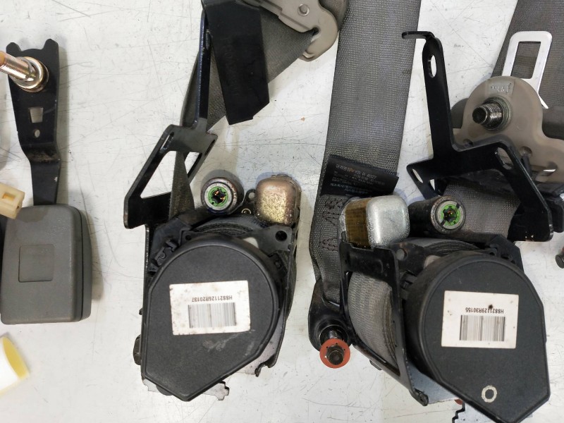 Recambio de juego cinturones delantero para kia rio 1.3 cat referencia OEM IAM   5P